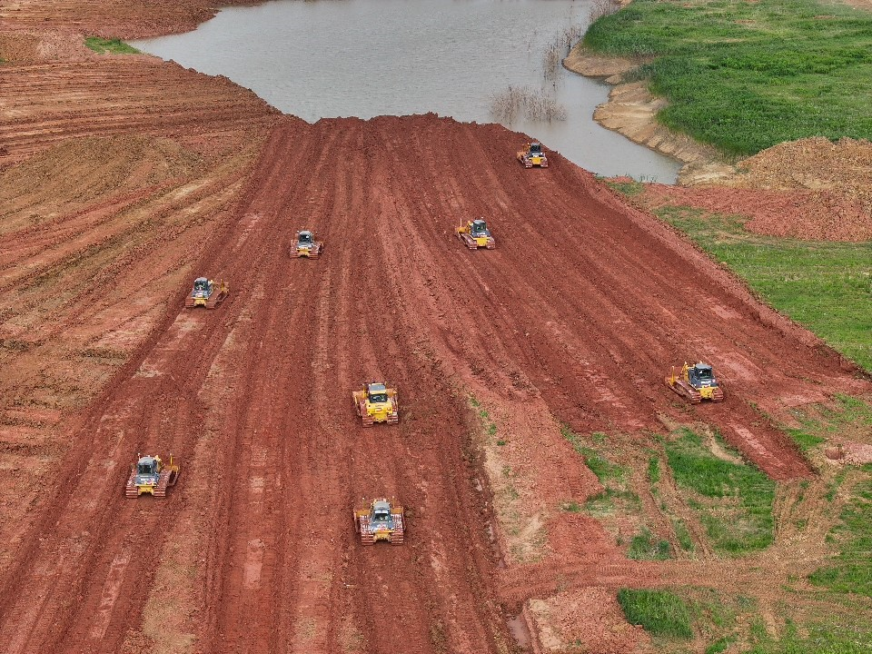 【一线写真】钢筋铁骨“酿出”温柔的春天-42