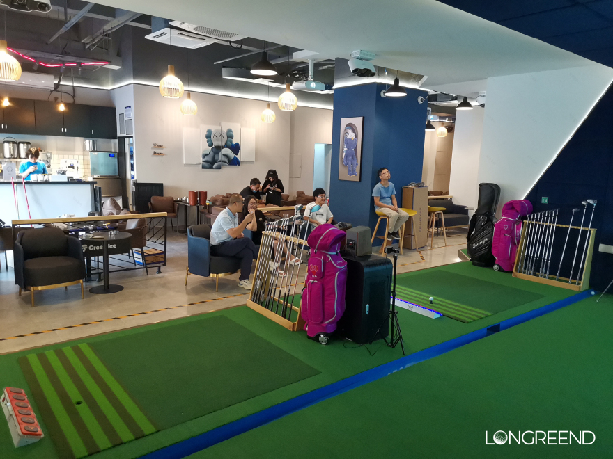 Tea room dining bar + indoor golf = perfect combination-4