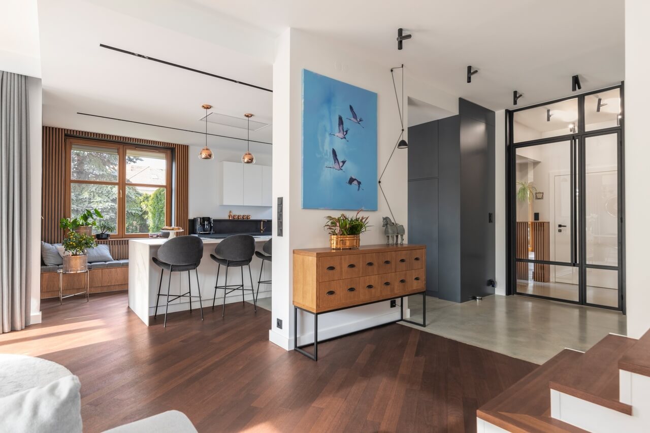 Eklektyczne wnętrza willi w podwarszawskim Konstancinie - projekt nieruchomości z rynku wtórnego - PLN Design-9