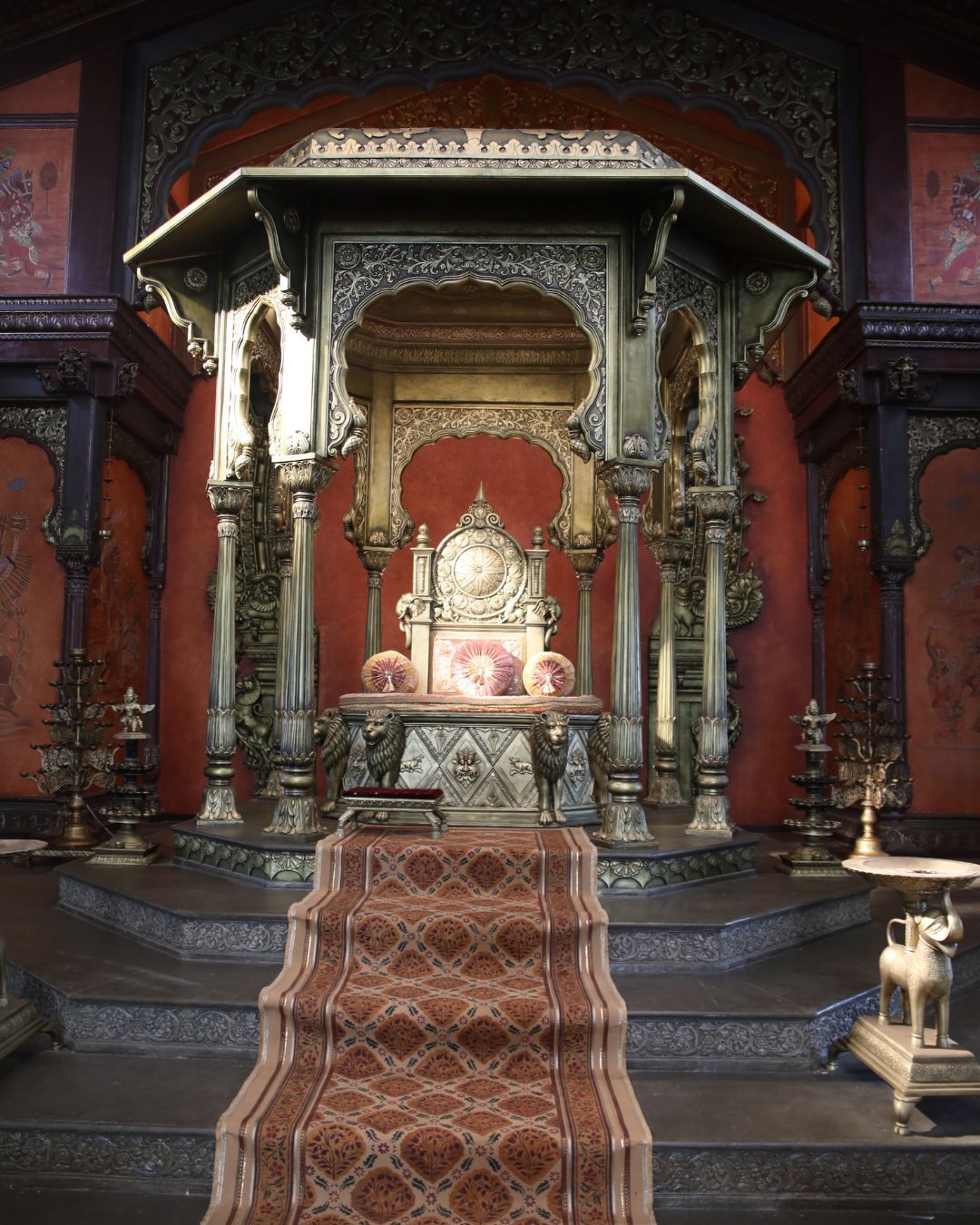 电影《Chhaava》室内场景（法庭）设计丨Subrata Chakraborty和Amit Ray-18