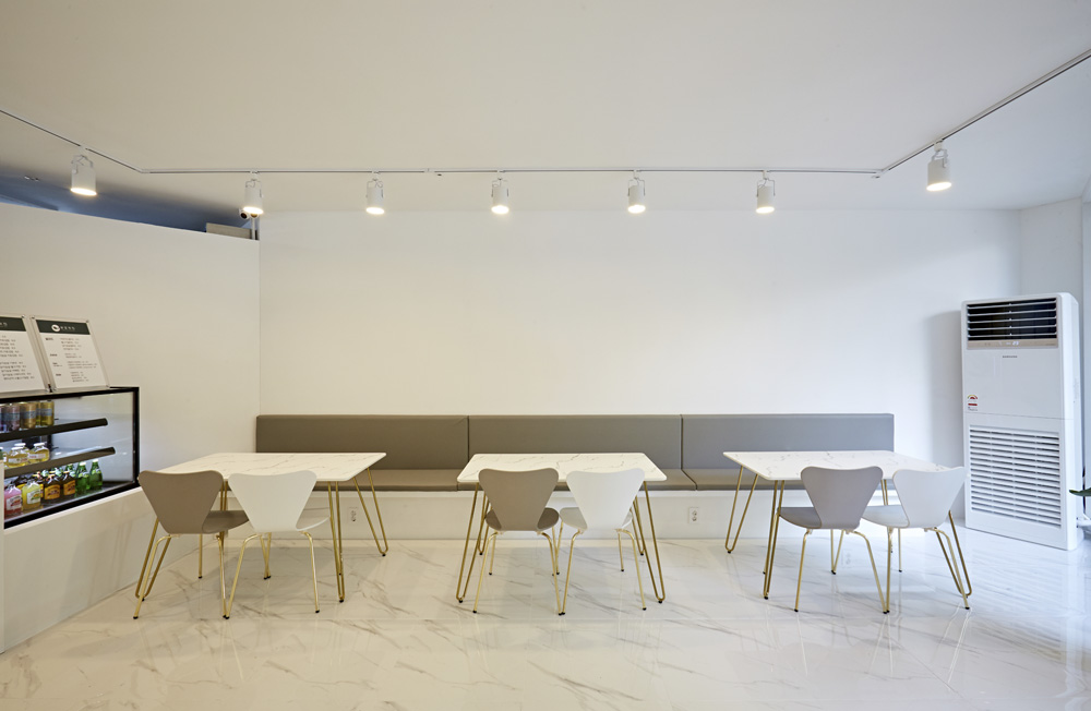 20 平米甜蜜咖啡馆，打造温馨室内空间-9