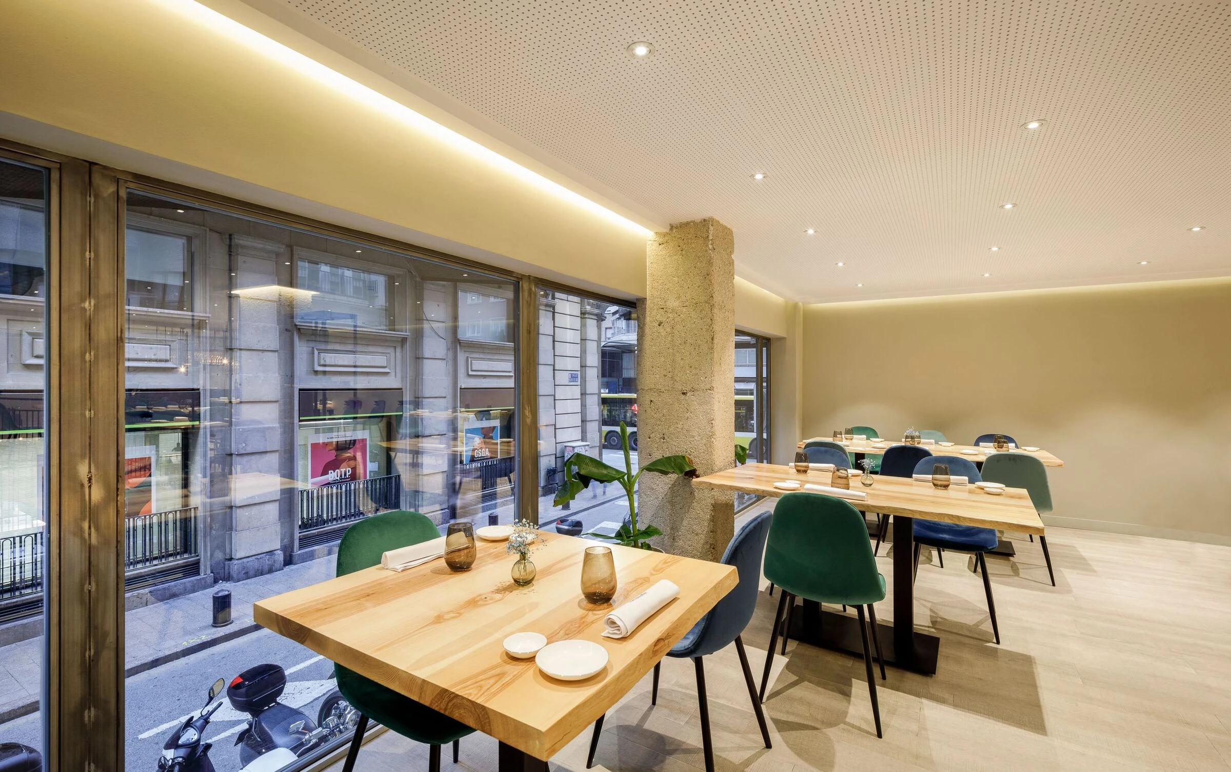 预算问题变成设计优势，打造原生态工业风格餐厅-27