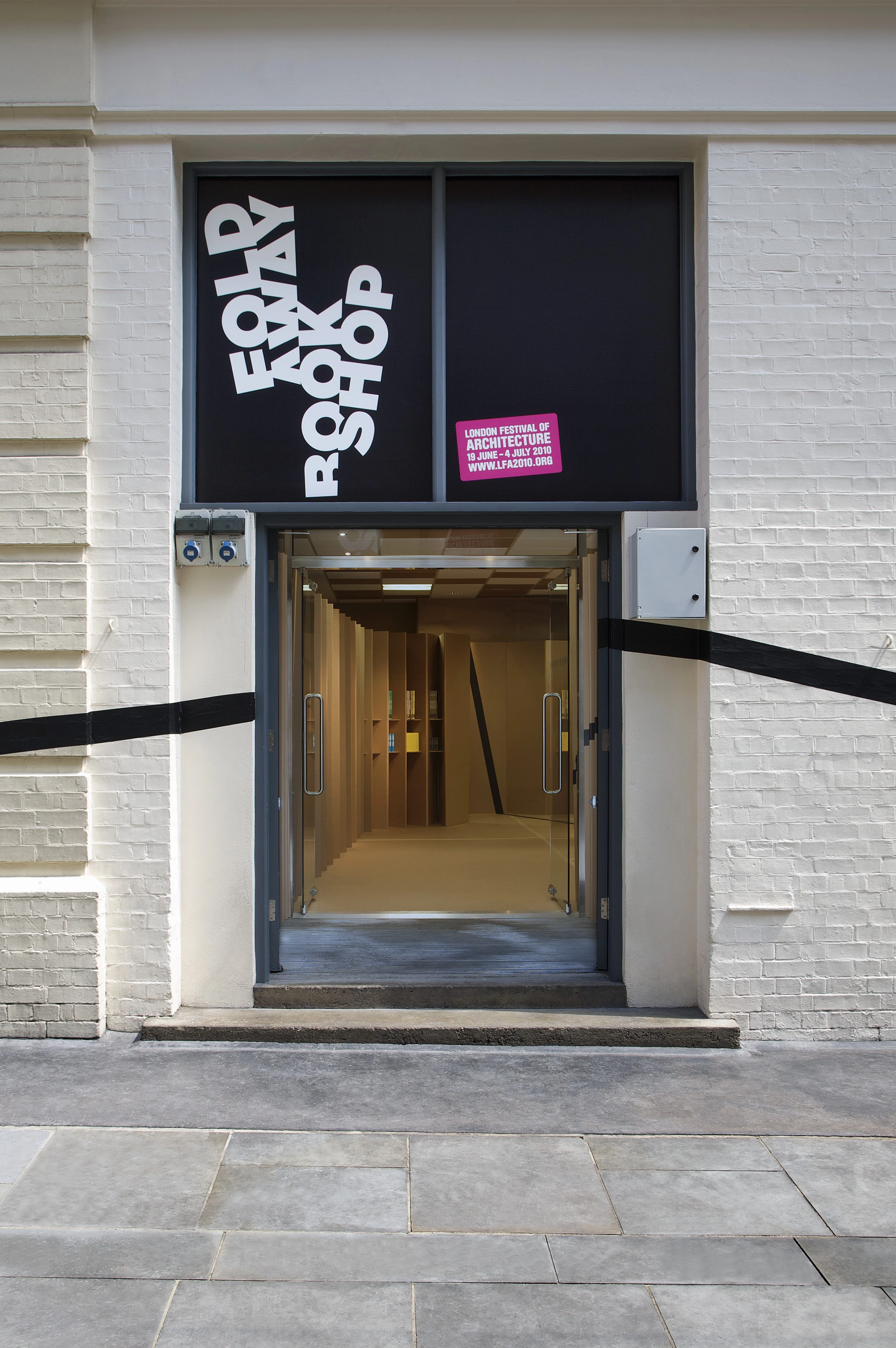 伦敦临时折叠书店-23