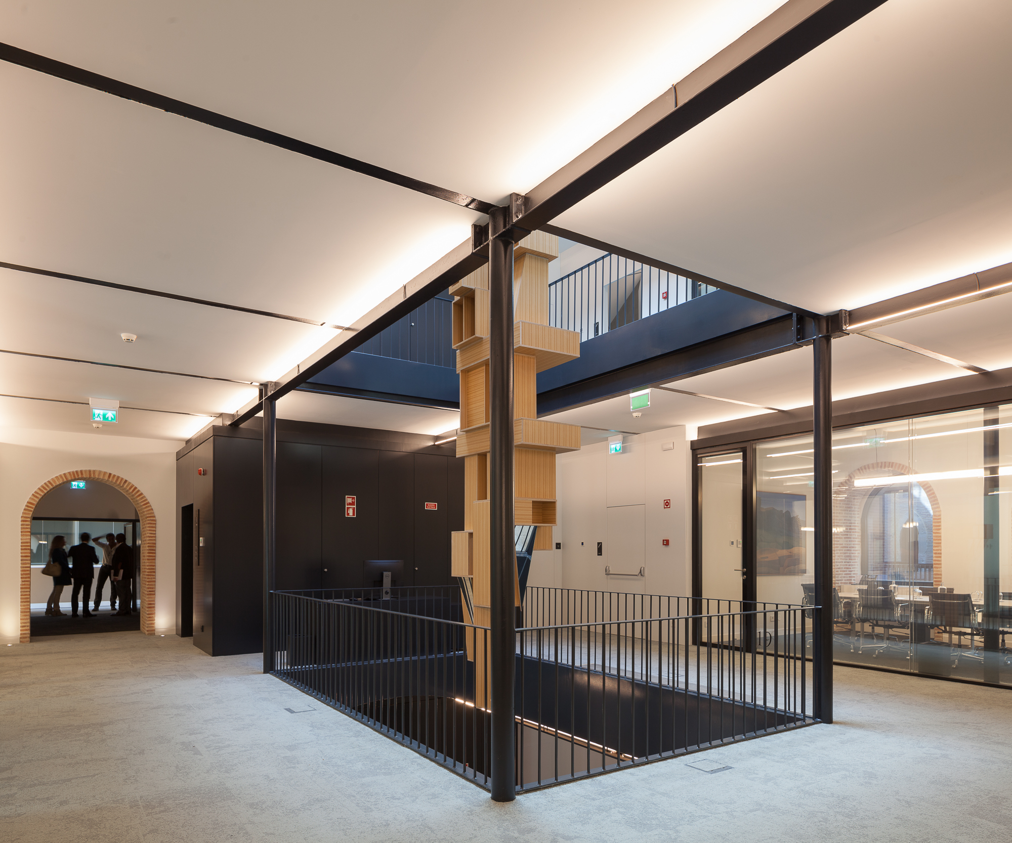 " Lisbon 潮流工业风办公空间"-35