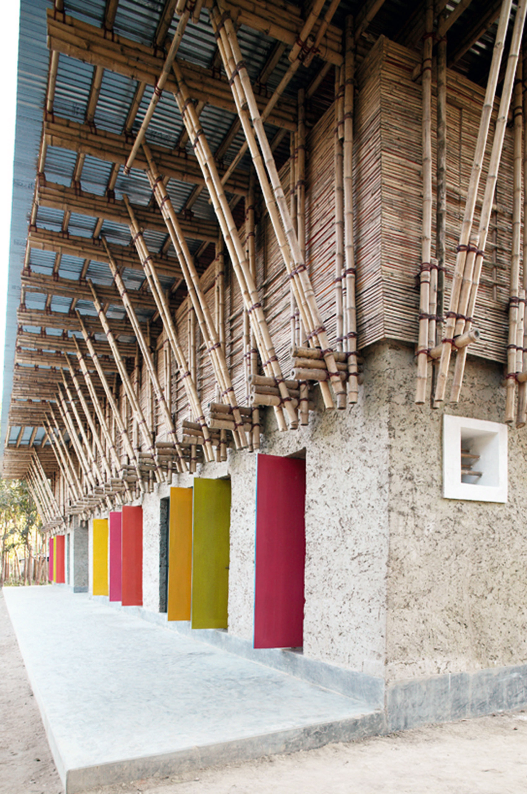 孟加拉国的现代教育培训学院,手工打造的传统学校 / Studio Anna Heringer-55