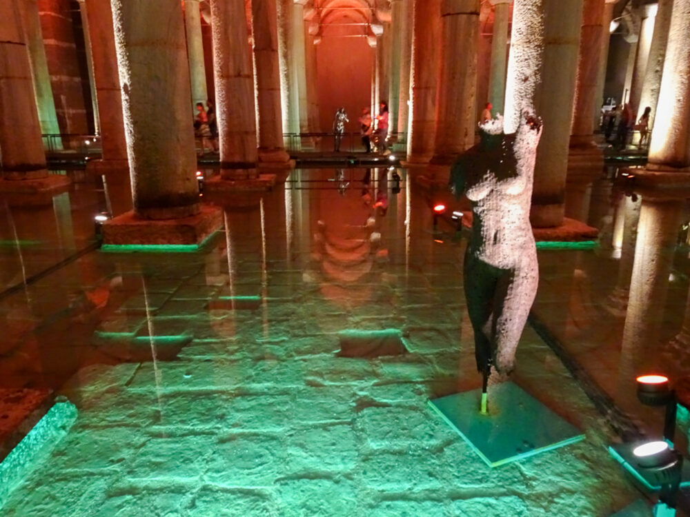 イスタンブールの地下宮殿(伊斯坦布尔的地下宫殿)丨不明-61