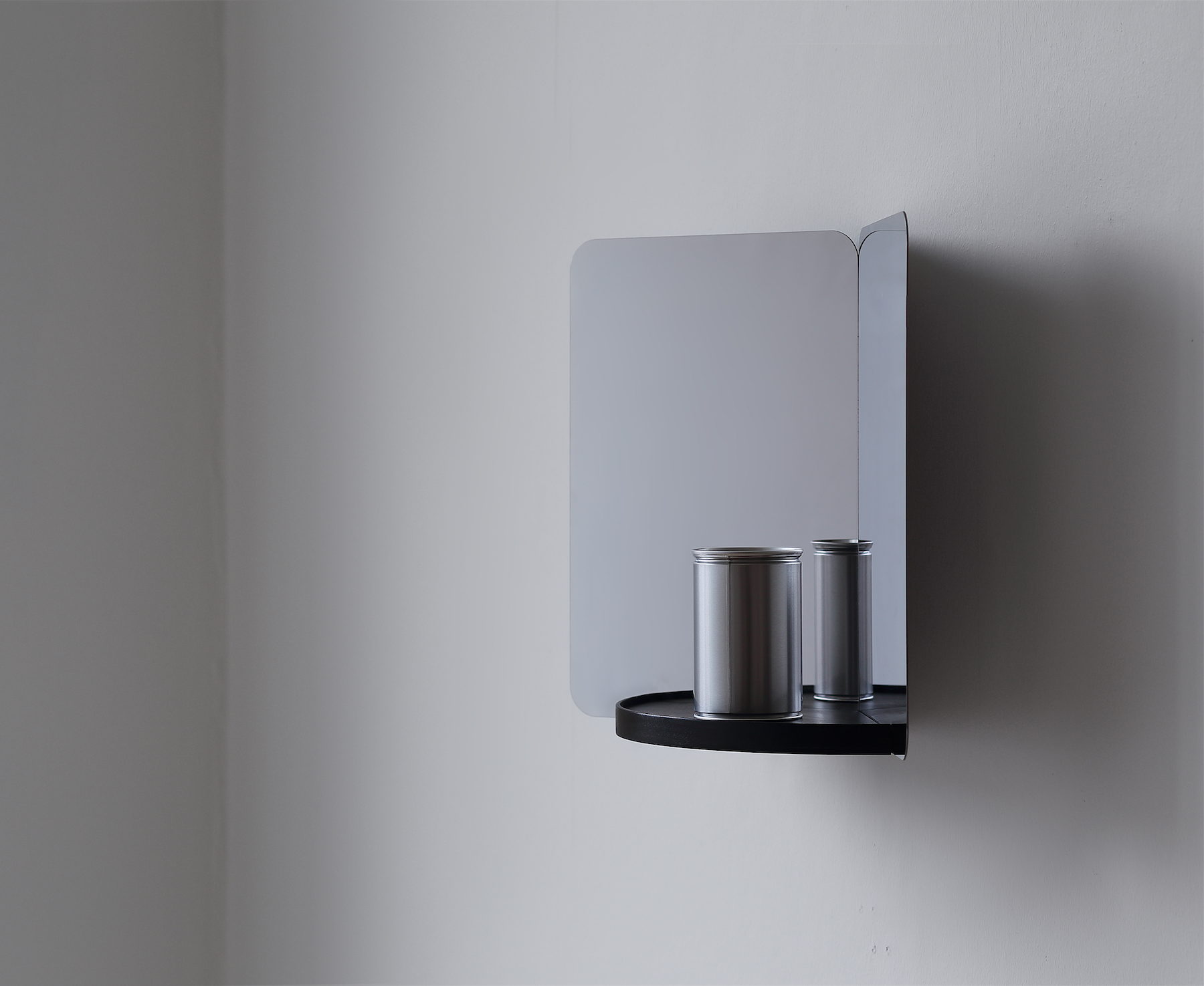 奥斯陆设计师丹尼尔·雷巴肯为Artek设计的一副极小的镜子-3