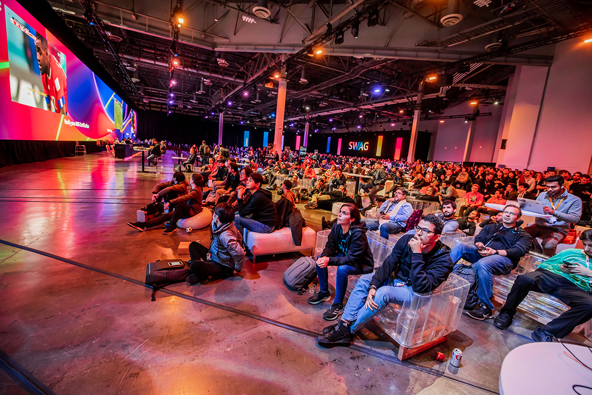 亚马逊网络服务 re:Invent 大会-14