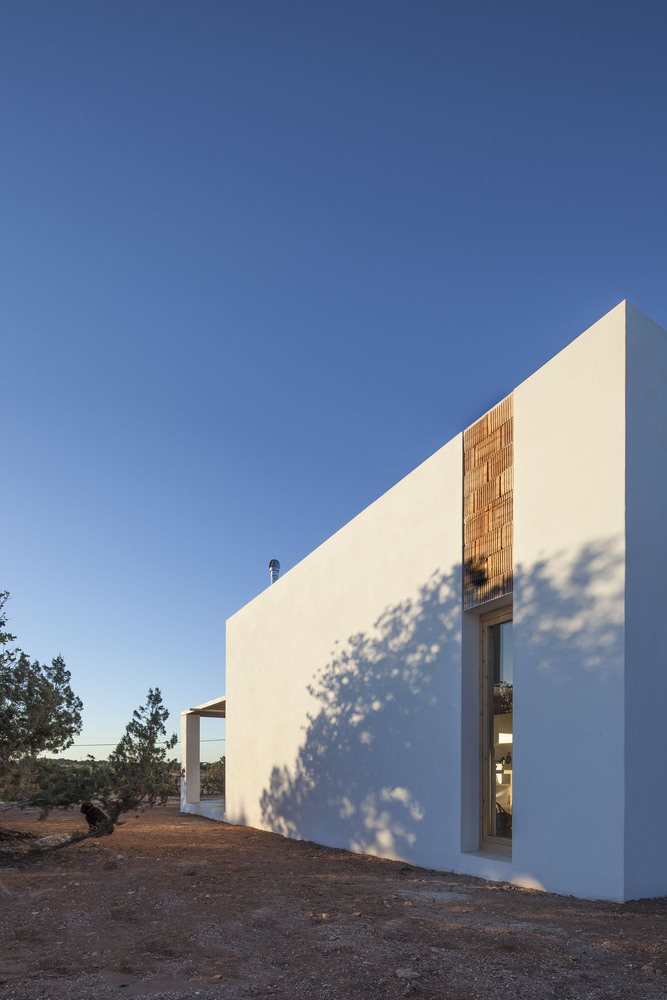 Small House on the Fabulous Island of Fomentera Designed by Marià Castelló-23