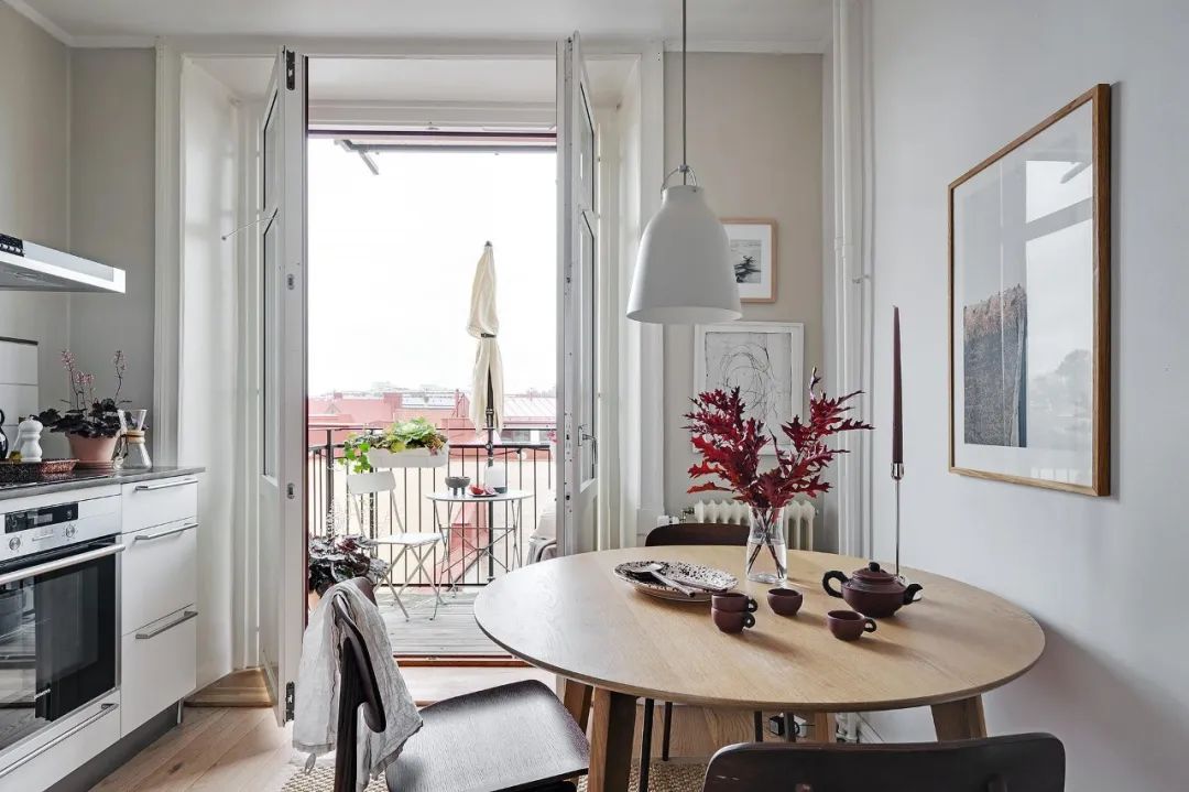 L 型布局厨房搭配小露台的家-21