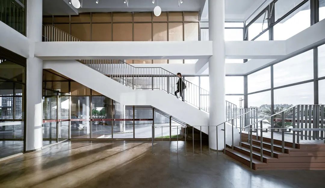 桥上教学楼 – 盐城外国语学校创新中心丨中国盐城丨Perform 普泛建筑-69