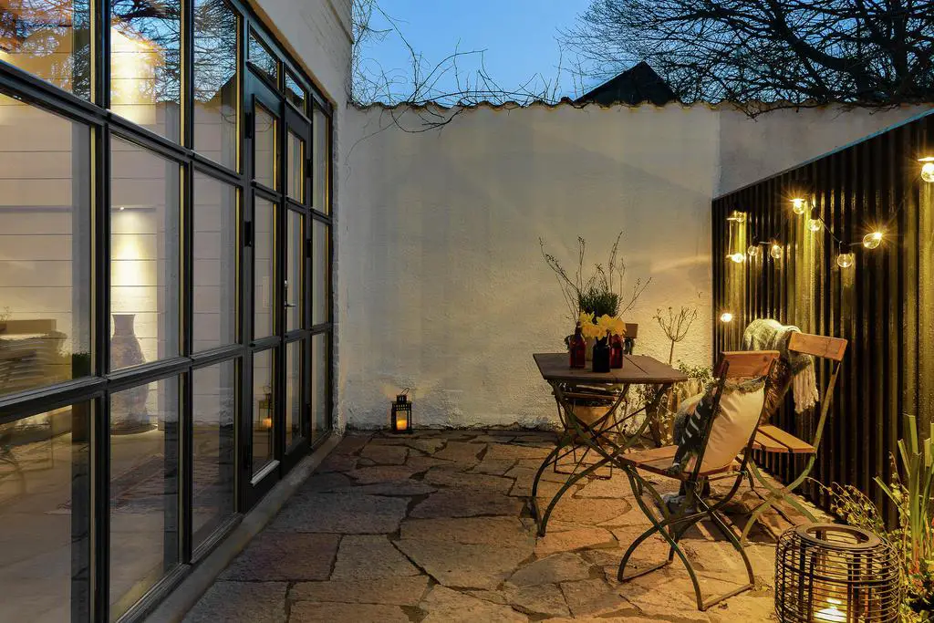 "瑞典 19 世纪古宅现代改造，工业风格窗户展现独特魅力"-22