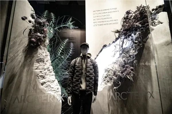 始祖鸟 2021 秋冬橱窗“自然共生”丨OTG LAB-8