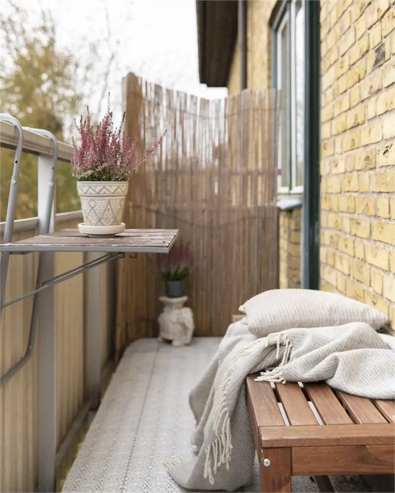 优雅双层公寓，阁楼卧室的独特魅力-25