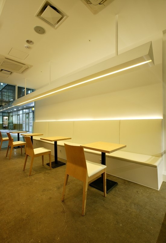 红色小门脸的简约魅力-12