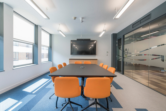 伦敦办事处 Vonage 现代办公空间设计-11