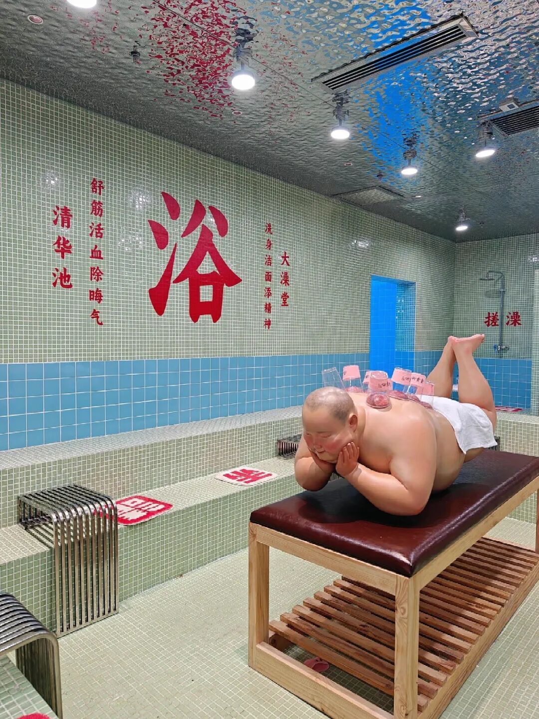 太颠了！澡堂里开咖啡店？香皂蛋糕、死皮咖啡、沐浴露饮料…网友：喝完这杯得叫个搓澡师傅-3