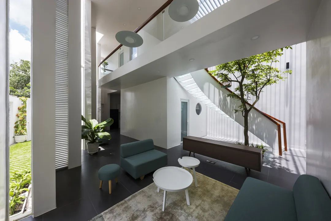 越南 T 住宅 | 花园联系私密空间的三口之家-9