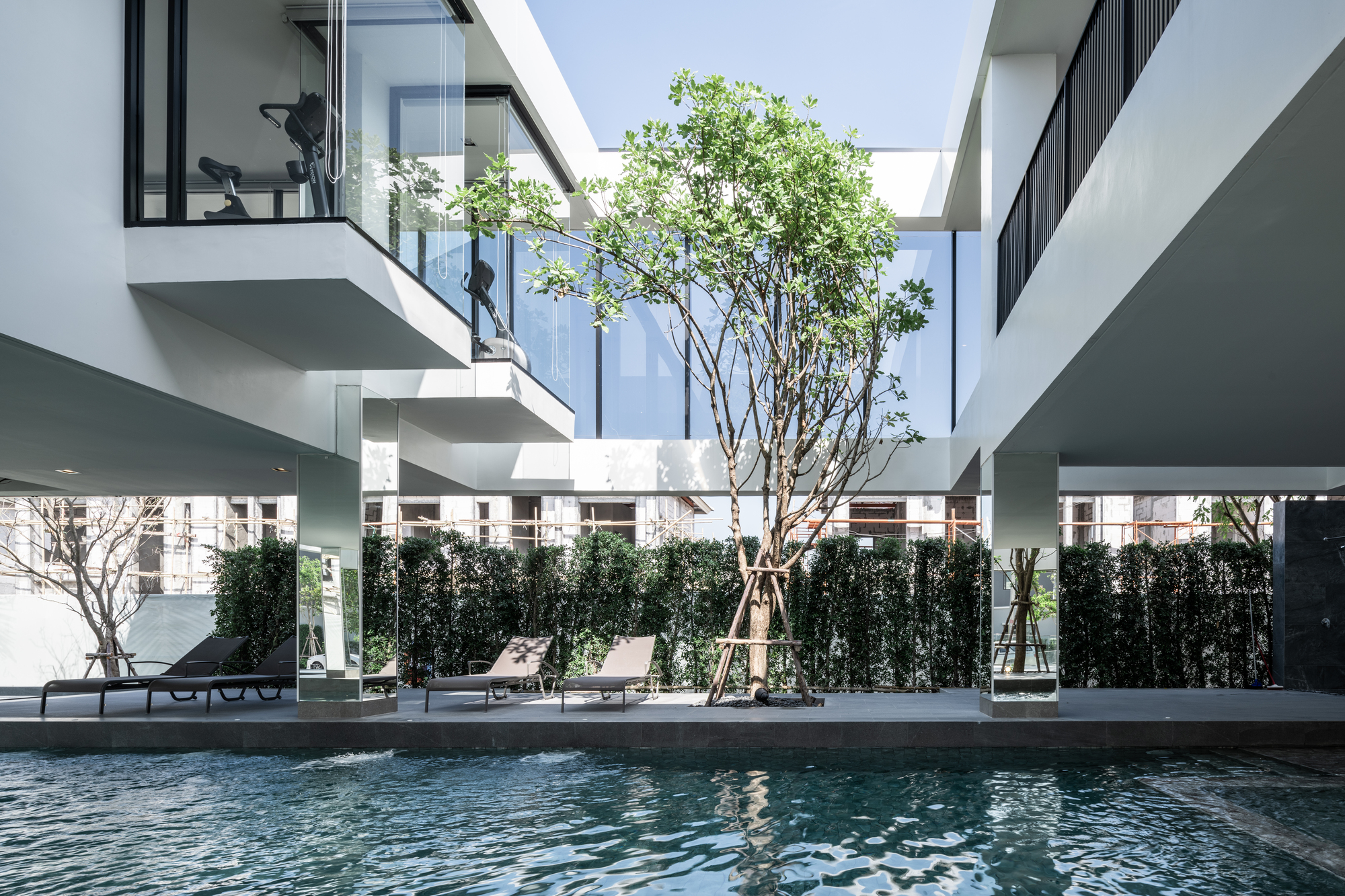 AP Grand Pleno Phahol Ransit Club House / ForX Design Studio-41