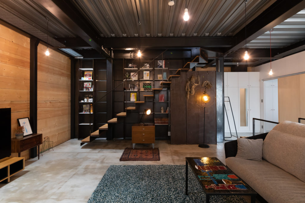 家に拡張の余地を残す鉄、木、コンクリート。マテリアルの力強さが際立つ家 | Style of Life | 100%LiFE-2