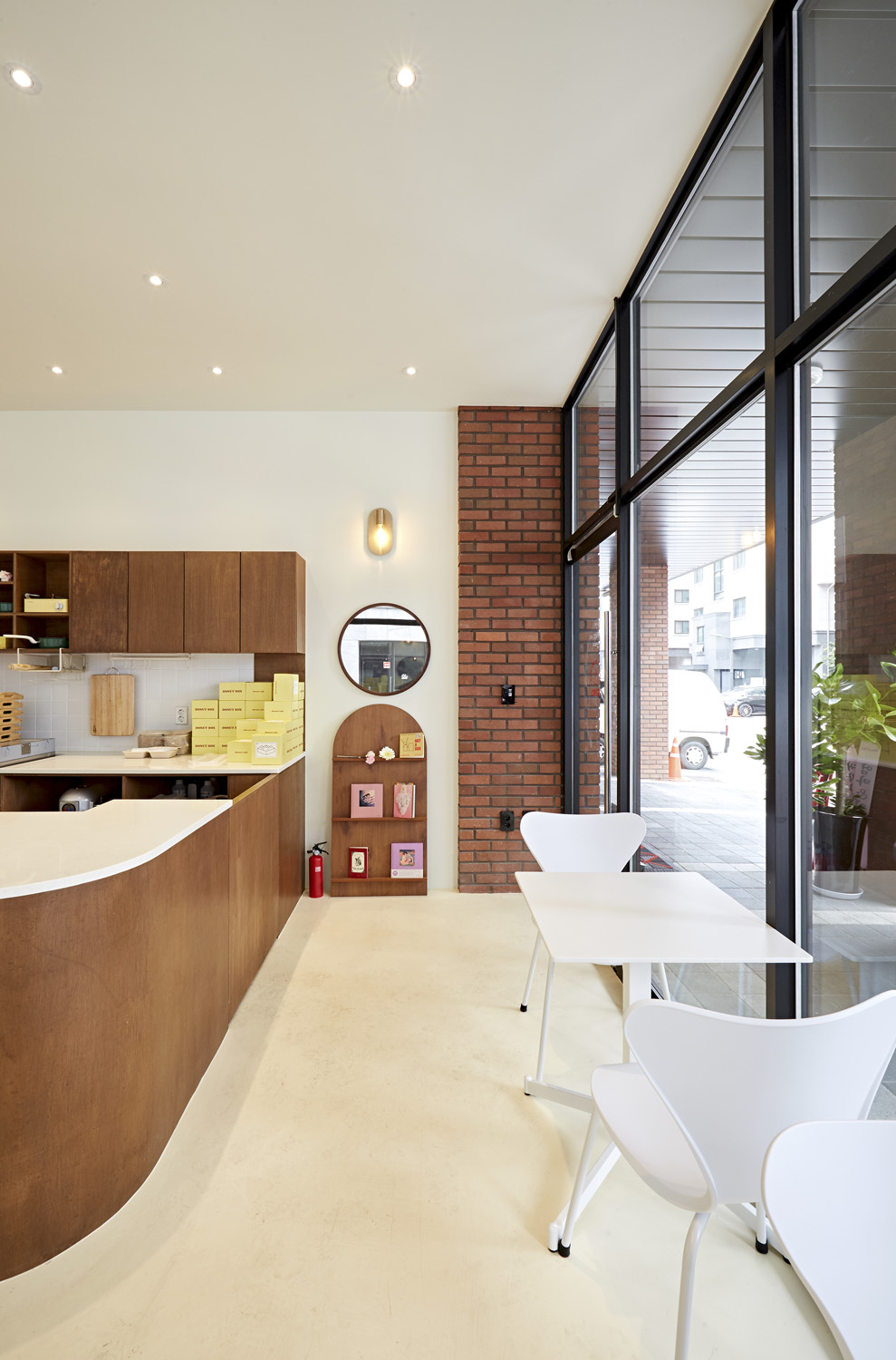 白色木屋 | 极简与自然的完美融合-13