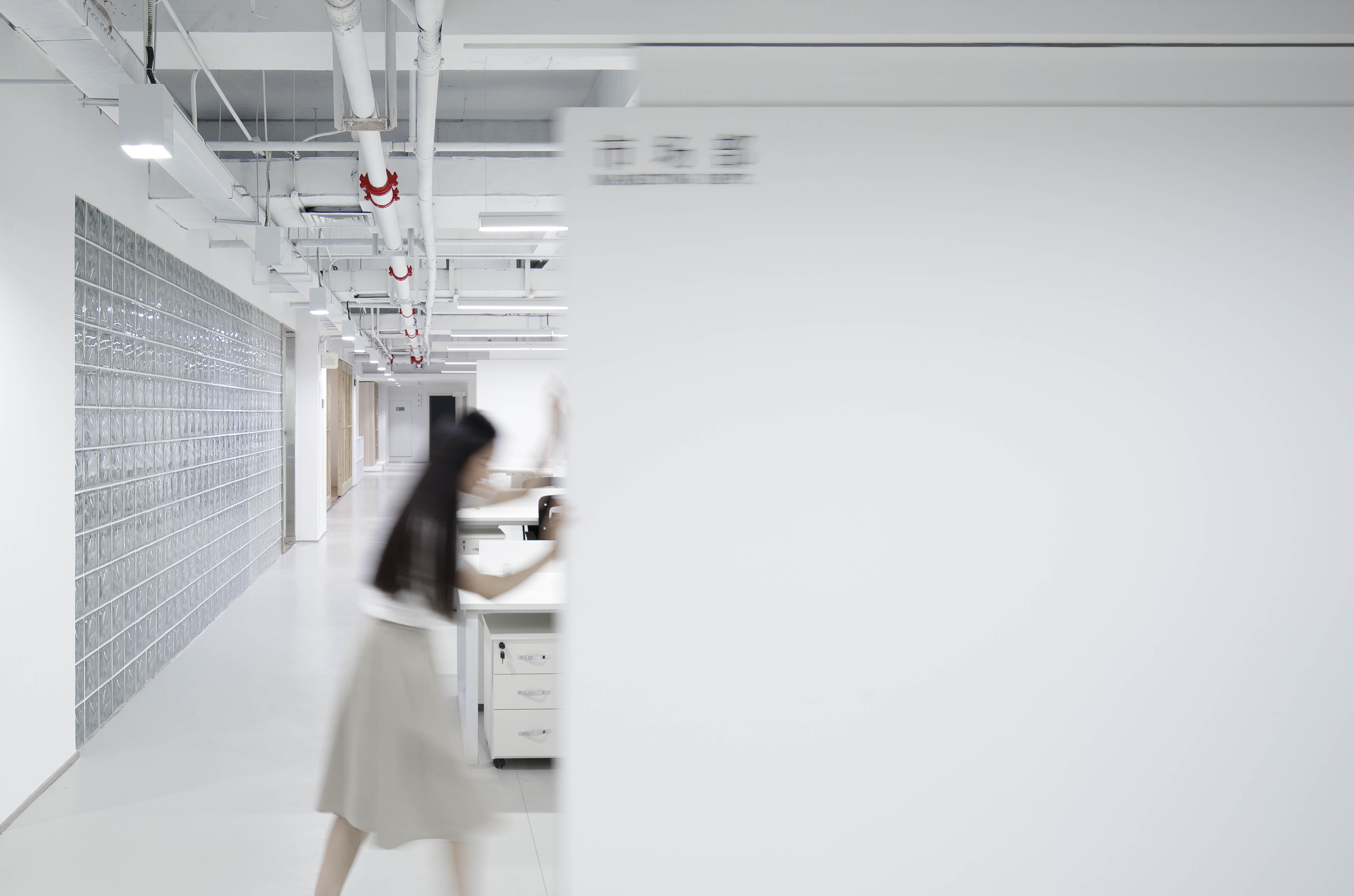 郦文曦建筑事务所打造的游戏公司办公室空间设计-72