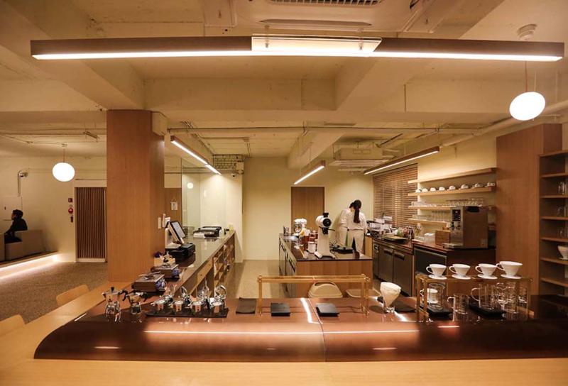 60 平温馨咖啡馆，白色与木质的完美融合-5