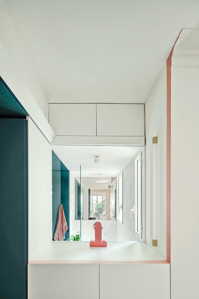 巴塞罗那狭长小公寓里的盒子丨西班牙巴塞罗那丨伊尼斯·马丁内尔,阿尔伯特·雷瑙-6