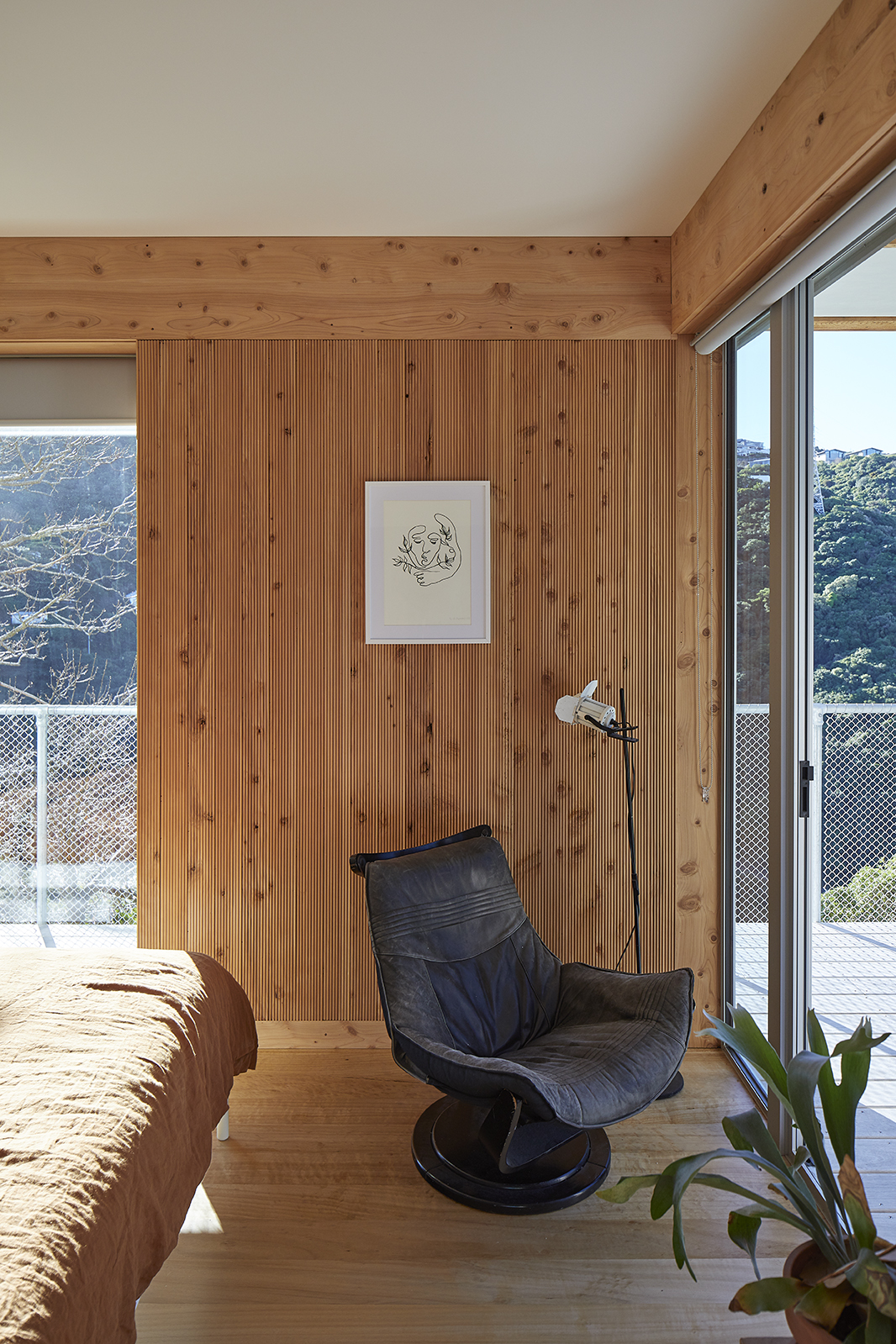 豪特博……拼贴式建筑

注：Hotbo可能是特定的名称，因缺乏更多背景信息只能音译；· ·这里保留原样，不清楚其确切含义 -22