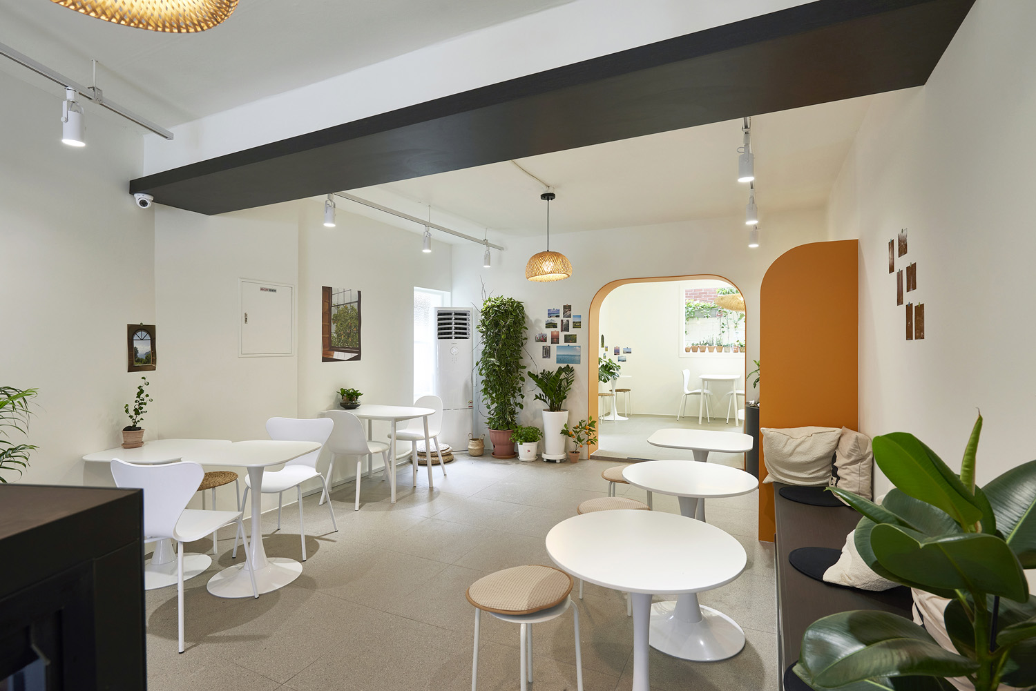 19 平米小空间，韩国设计师的惊艳咖啡厅设计-6