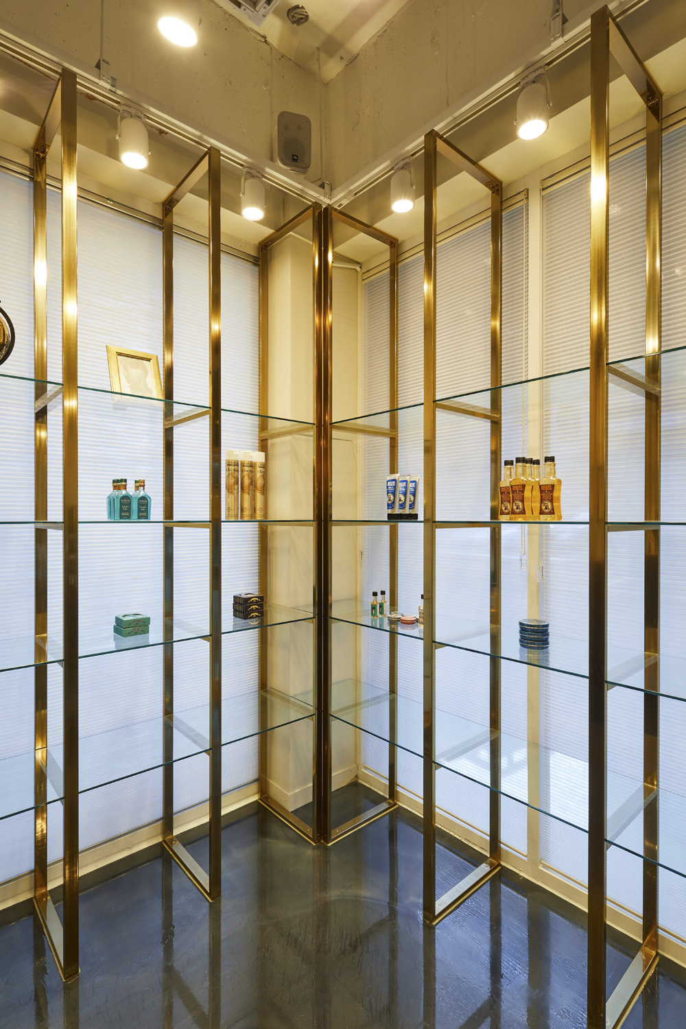 30 平米美妆店，现代与复古的完美融合-13