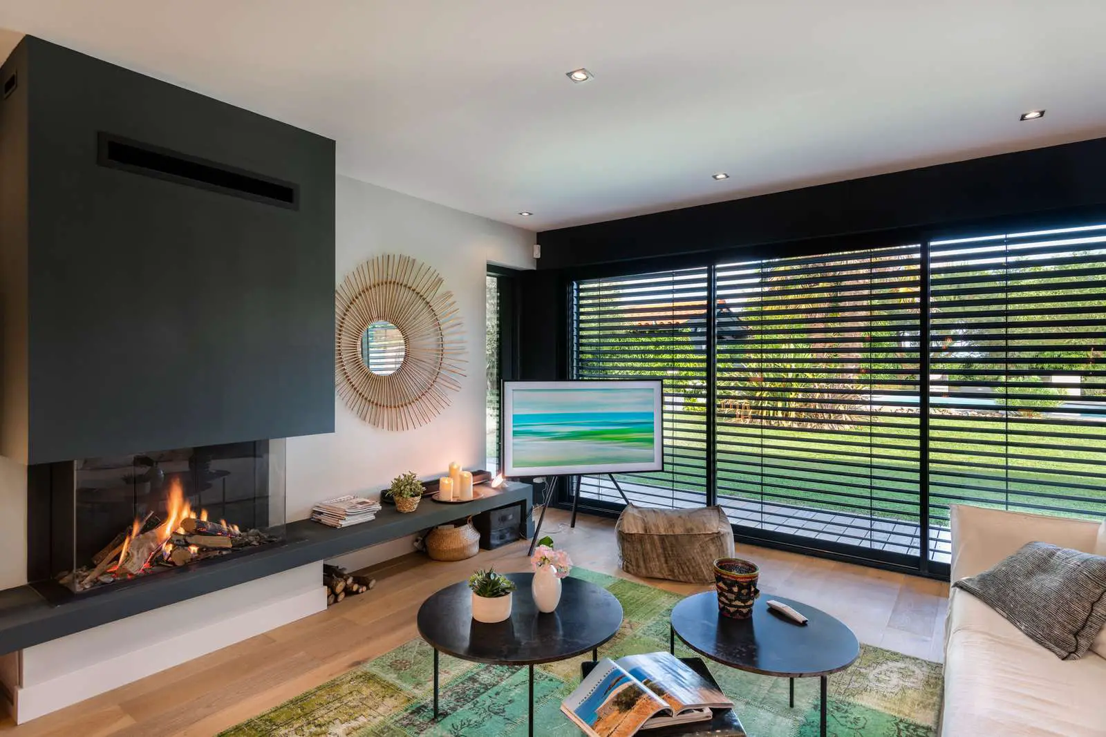 法国西南部黑色木结构现代住宅扩建-2