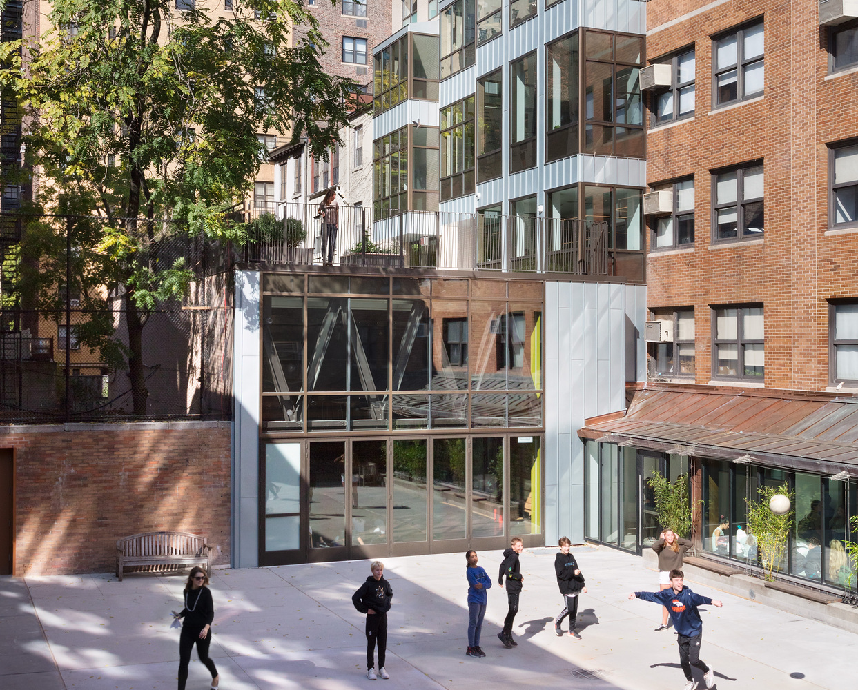 Friends Seminary School | 纽约历史建筑中的现代教育空间-38