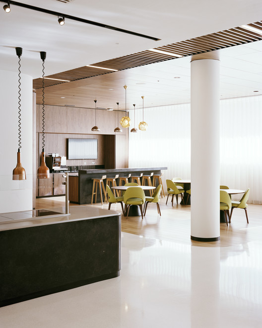 加拿大航空旅行公司都柏林总部 | 流线型设计展现永恒魅力-11