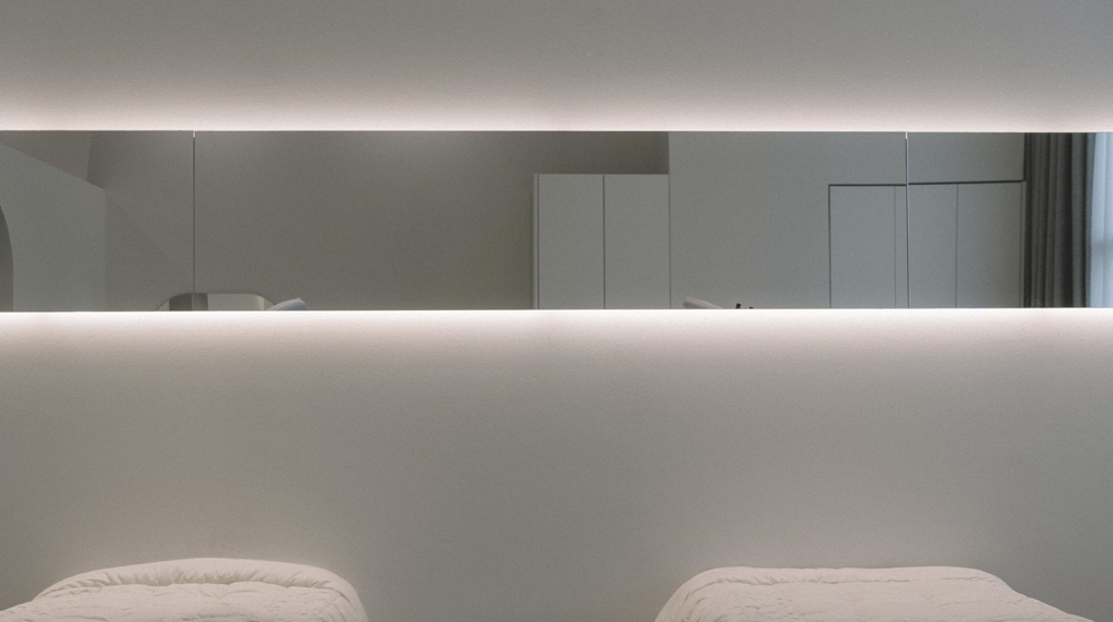 简约时尚 8 平米美妆店设计-10