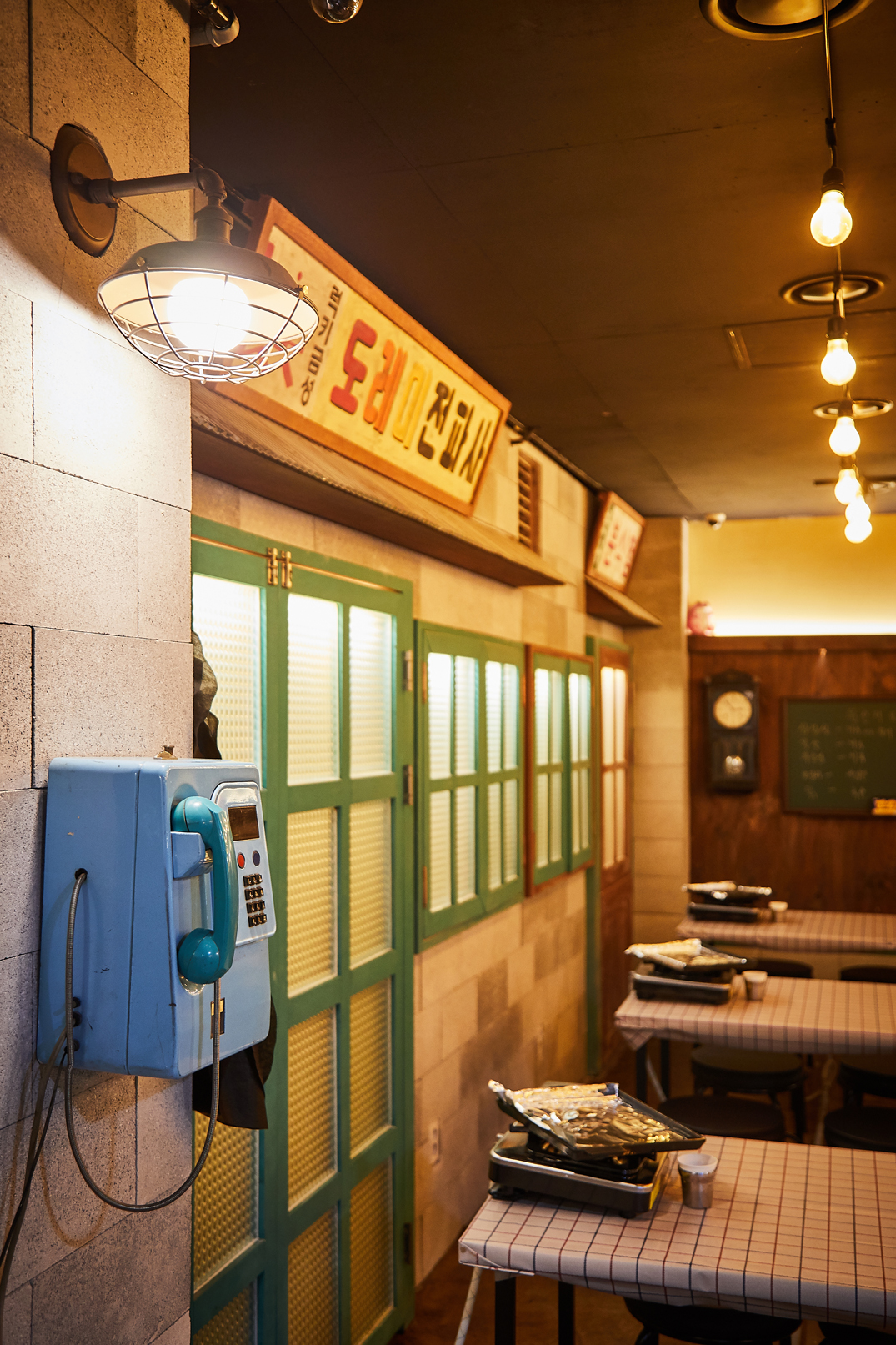 韩国复古餐厅设计 | 工业风与美食的完美融合-13