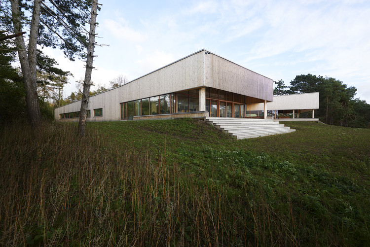 丹麦 Jomsborg 男女童子军设施，融入自然景观的木质建筑-16