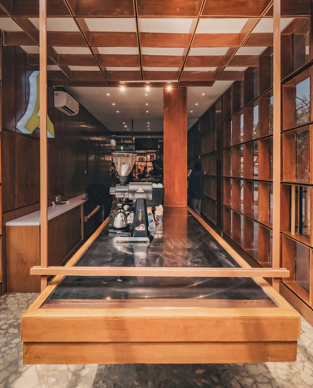 没有座位的咖啡馆Fugol Coffee Roasters,印度尼西亚 - 咖啡店 - 餐厅LOGO-VI空间设计-全球餐饮研究所-4