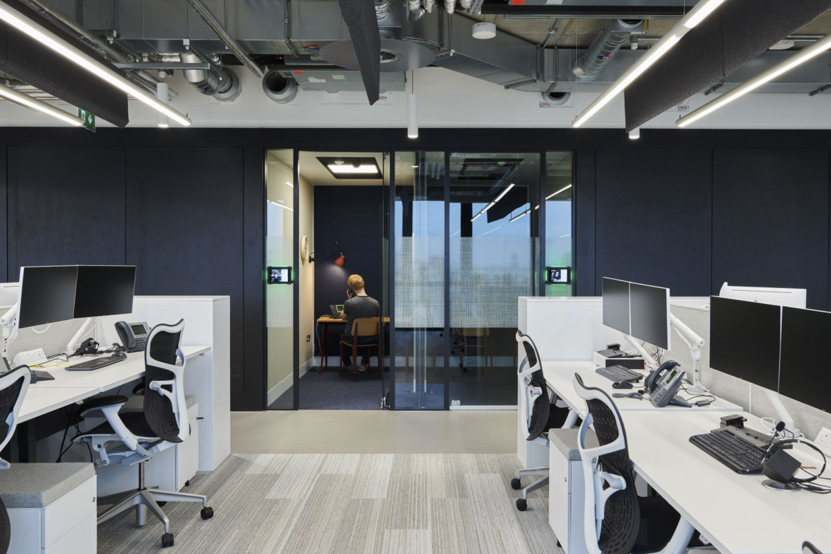 Informatica 欧洲总部 | 工业风与科技感的完美融合-17