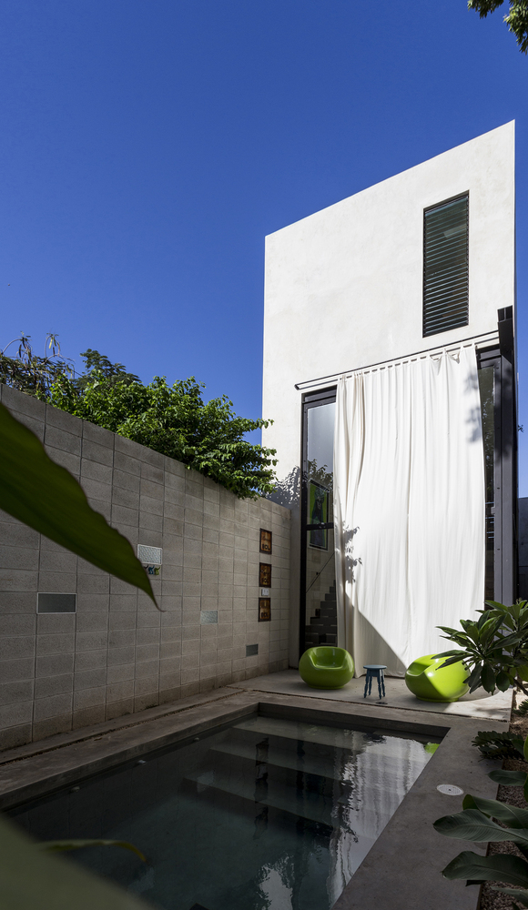 Narrow House Sandwiched Between Two Buildings And A Pool-2