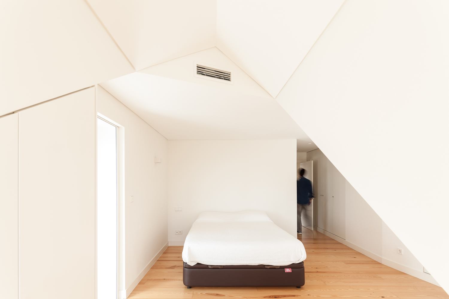 里斯本塔帕达教堂旁现代家庭住宅-48