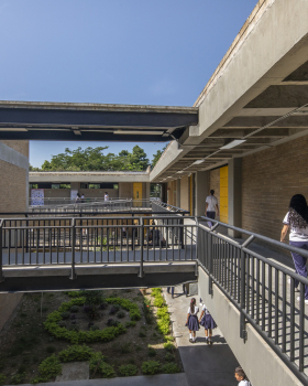 Integrado de Comercio Camilo Torres Institute / CONTRAPUNTO Taller de Arquitectura
