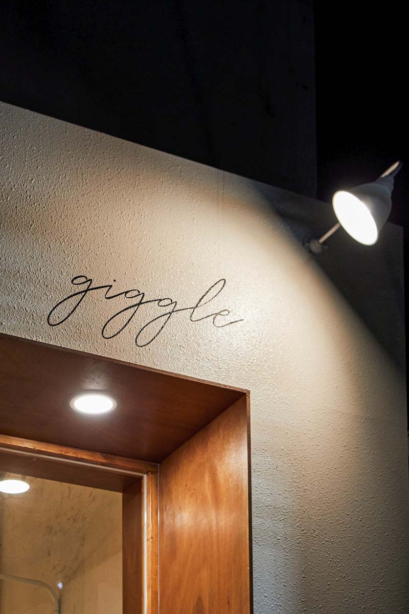 25 平米温馨咖啡馆，打造小空间大设计的典范-19