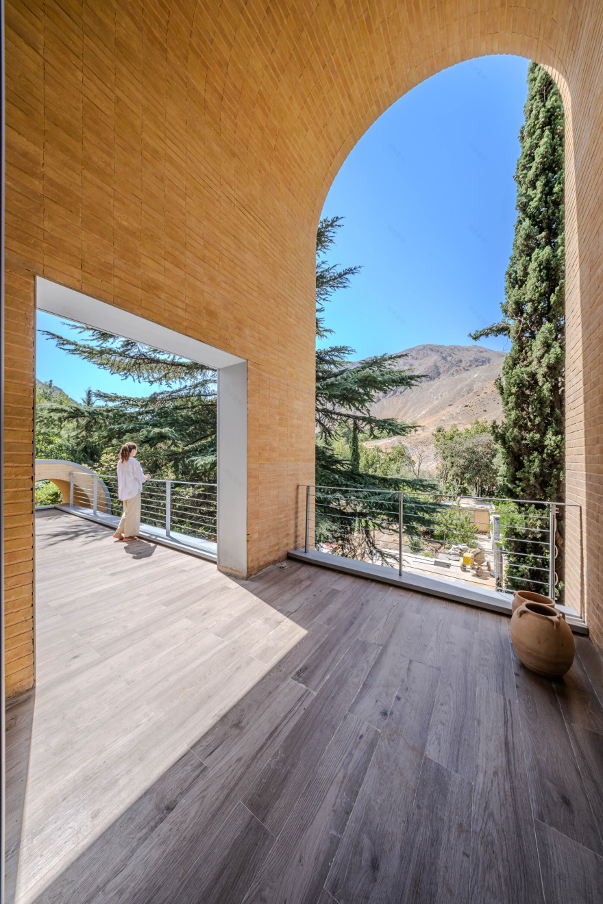 A House Looking to A Cedrus Tree / Cedrus Studio-33