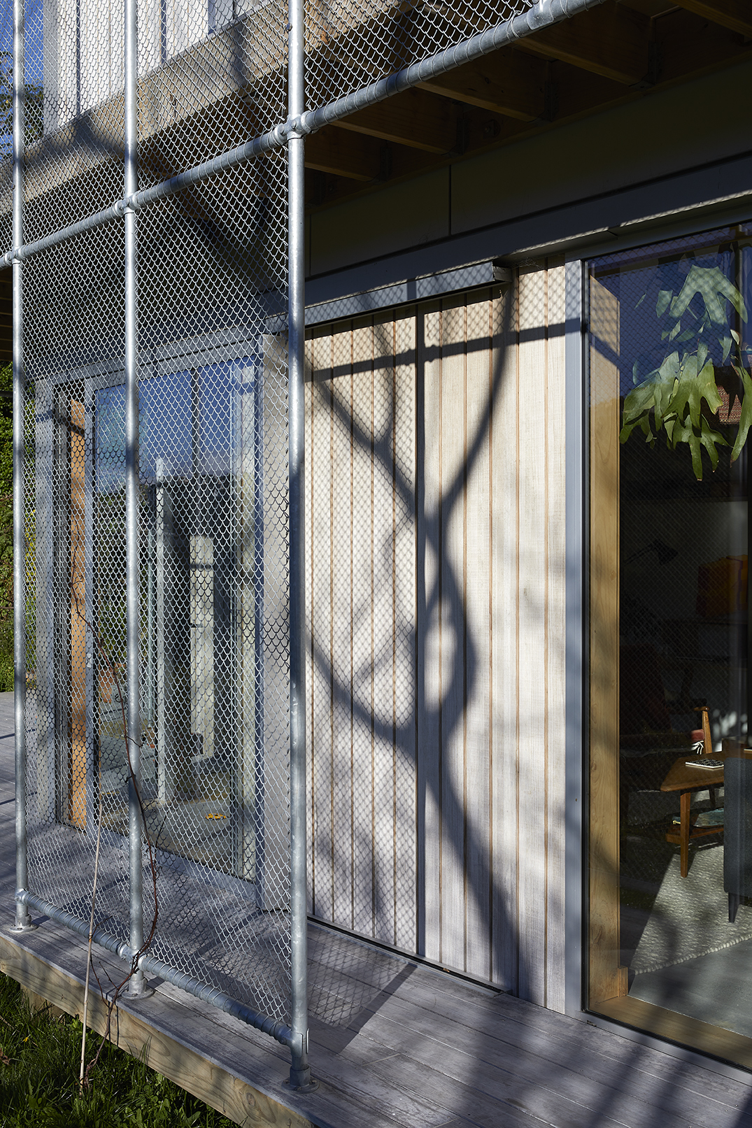 豪特博……拼贴式建筑

注：Hotbo可能是特定的名称，因缺乏更多背景信息只能音译；· ·这里保留原样，不清楚其确切含义 -23