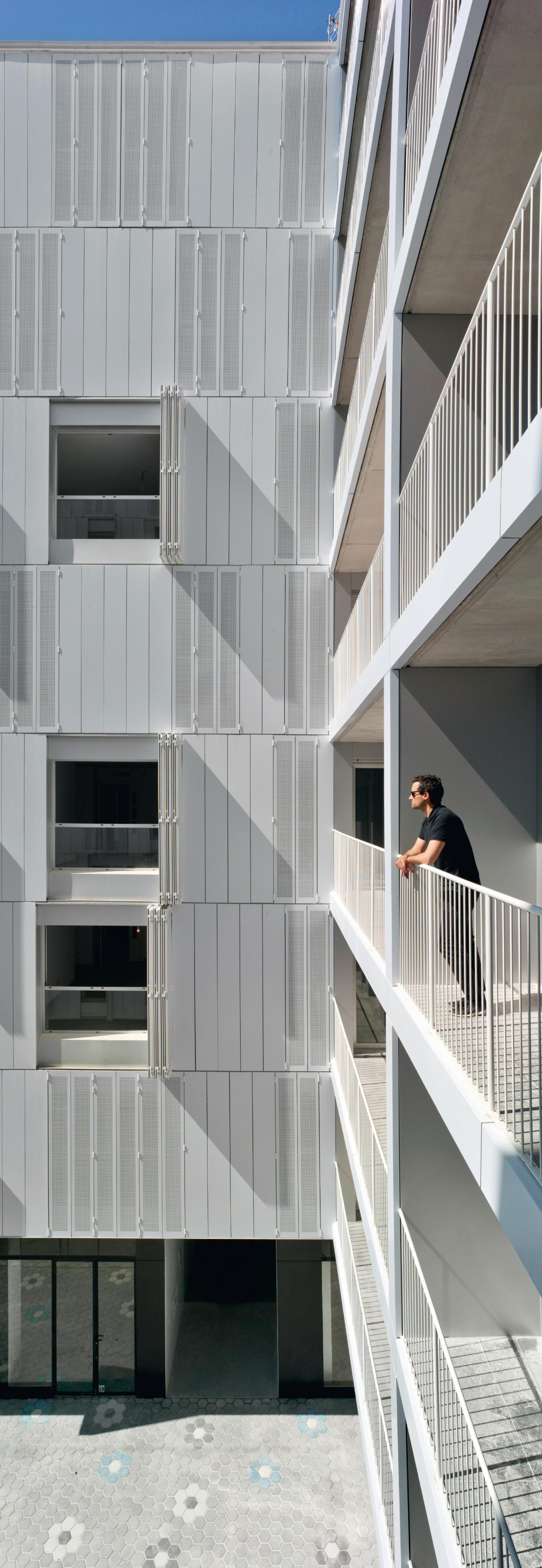 西班牙地震后重建的住宅楼 | 灵活适应每个居民需求-15