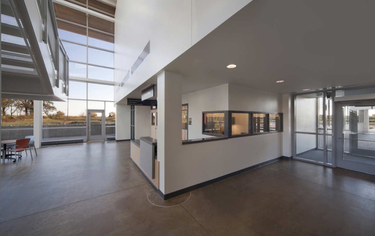 湖畔独立校园,集学习休闲于一体的 Waubonsee Community College Plano Classroom Building-33