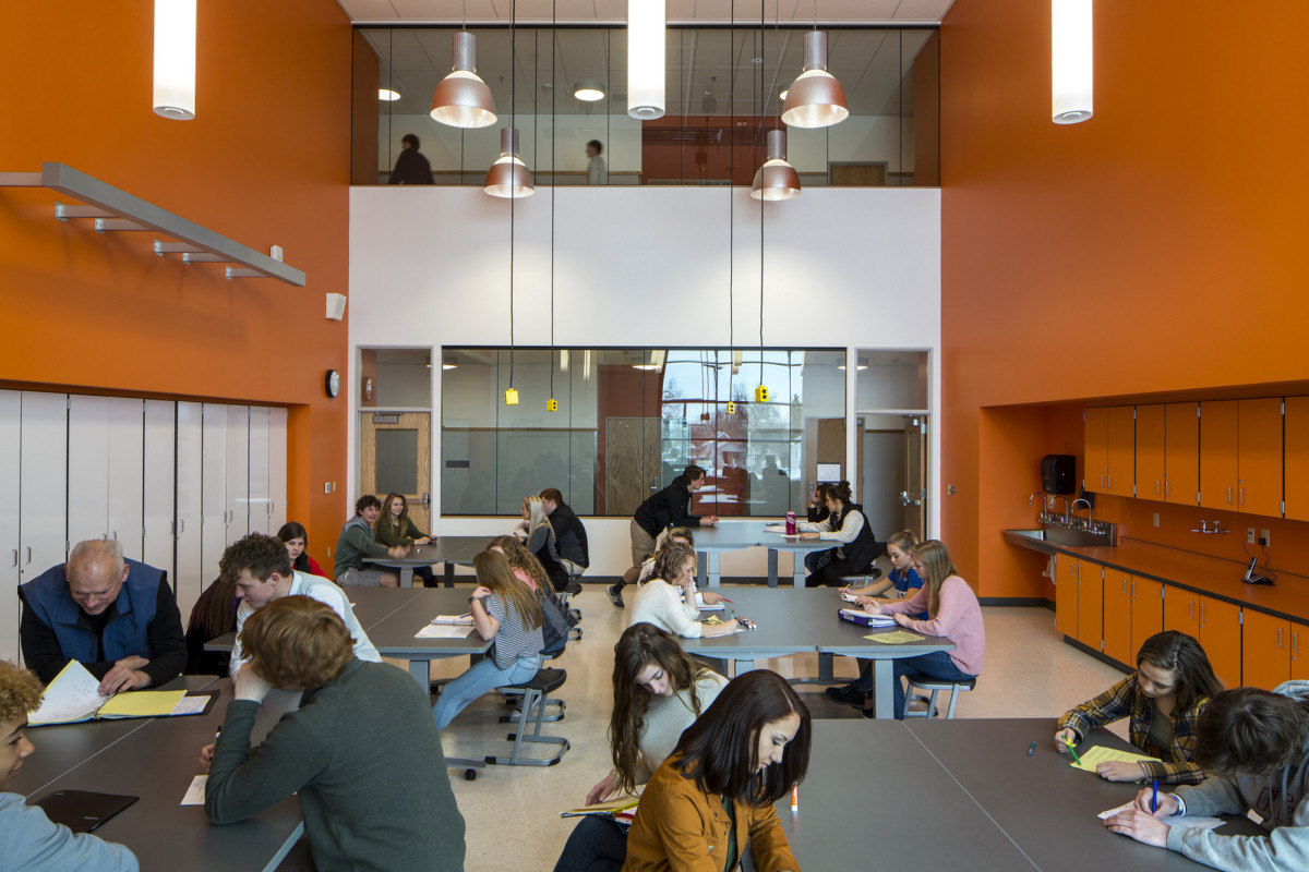 Wyoming 中学百年老校翻新,21 世纪学习环境助力学生成长-40