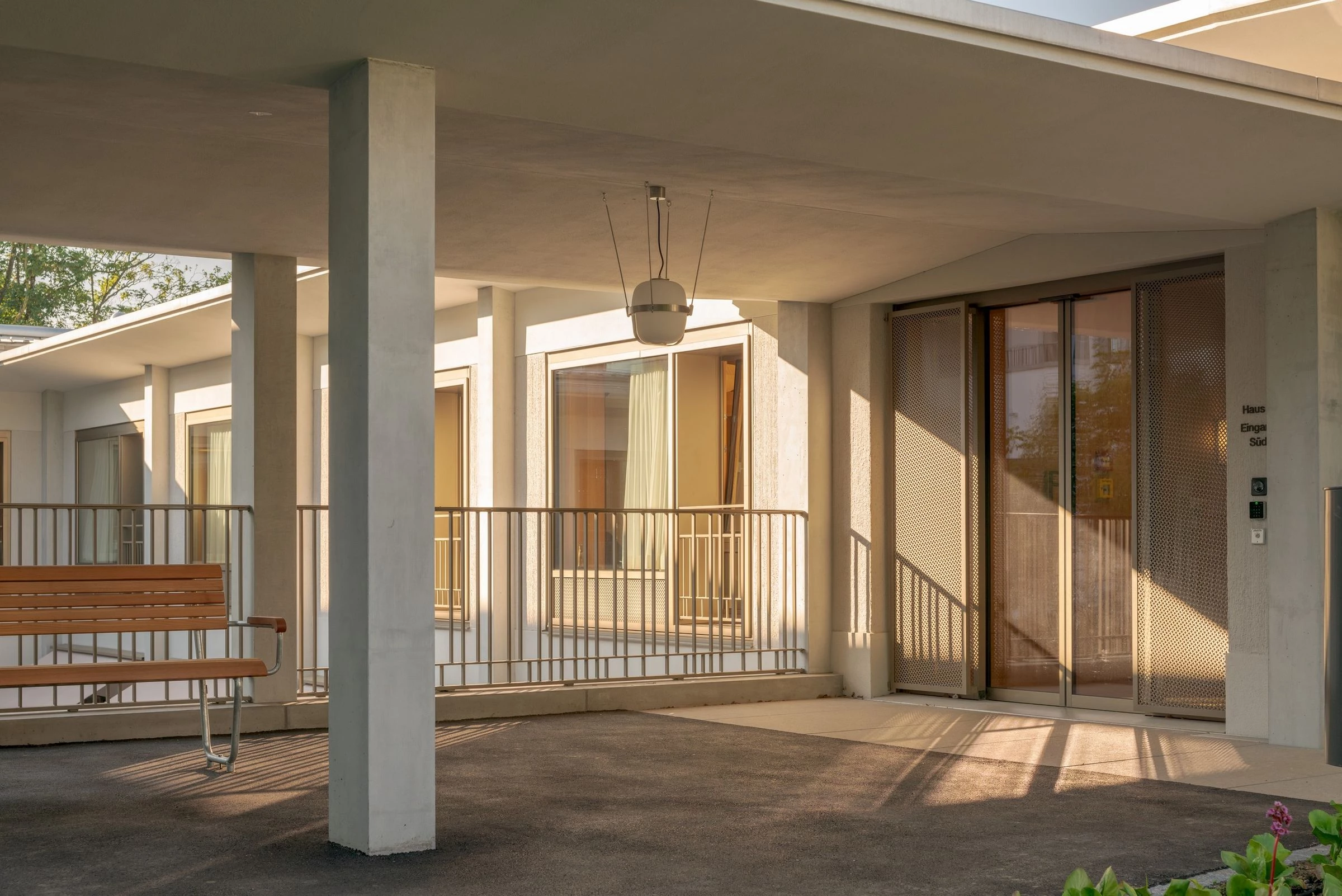 瑞士 Bombach 痴呆症护理之家——和谐融入公园的低层建筑-8