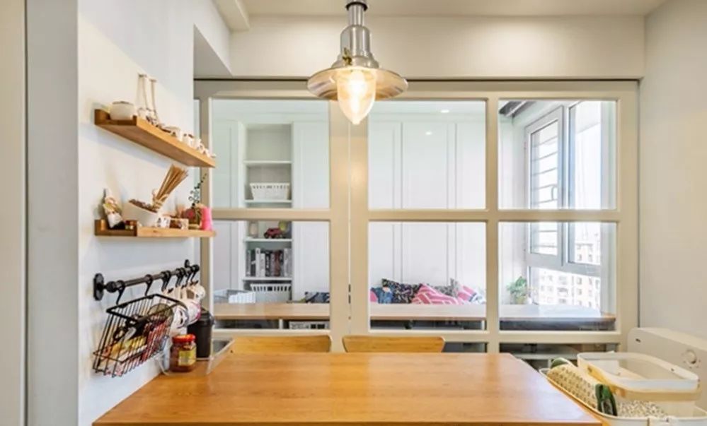 80㎡绿意盎然的家 | 生机壁炉、隐藏洗手台、循环廊道-23